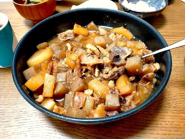 業務スーパー 面倒な「牛すじとこんにゃくの煮込み」も湯せんで秒調理！メインおかずもパパっと作れるイチオシichioshi