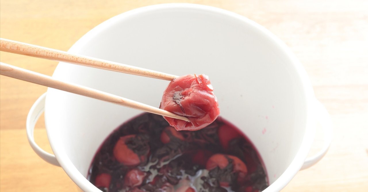 さっぱりおいしい！ 梅とゆかりのおにぎり