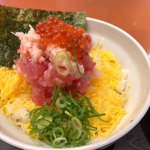 店内で食べれるようになりました♪ お近くにお越しの際は揚げたてを店内でご賞味下さい✨お弁当月見山須磨須磨グルメ唐揚げとんかつ安い天ペロ配達弁当揚げ物特集配達定食若鶏鳥もも鶏もも唐揚げ最強ランチあくた須磨寺お昼