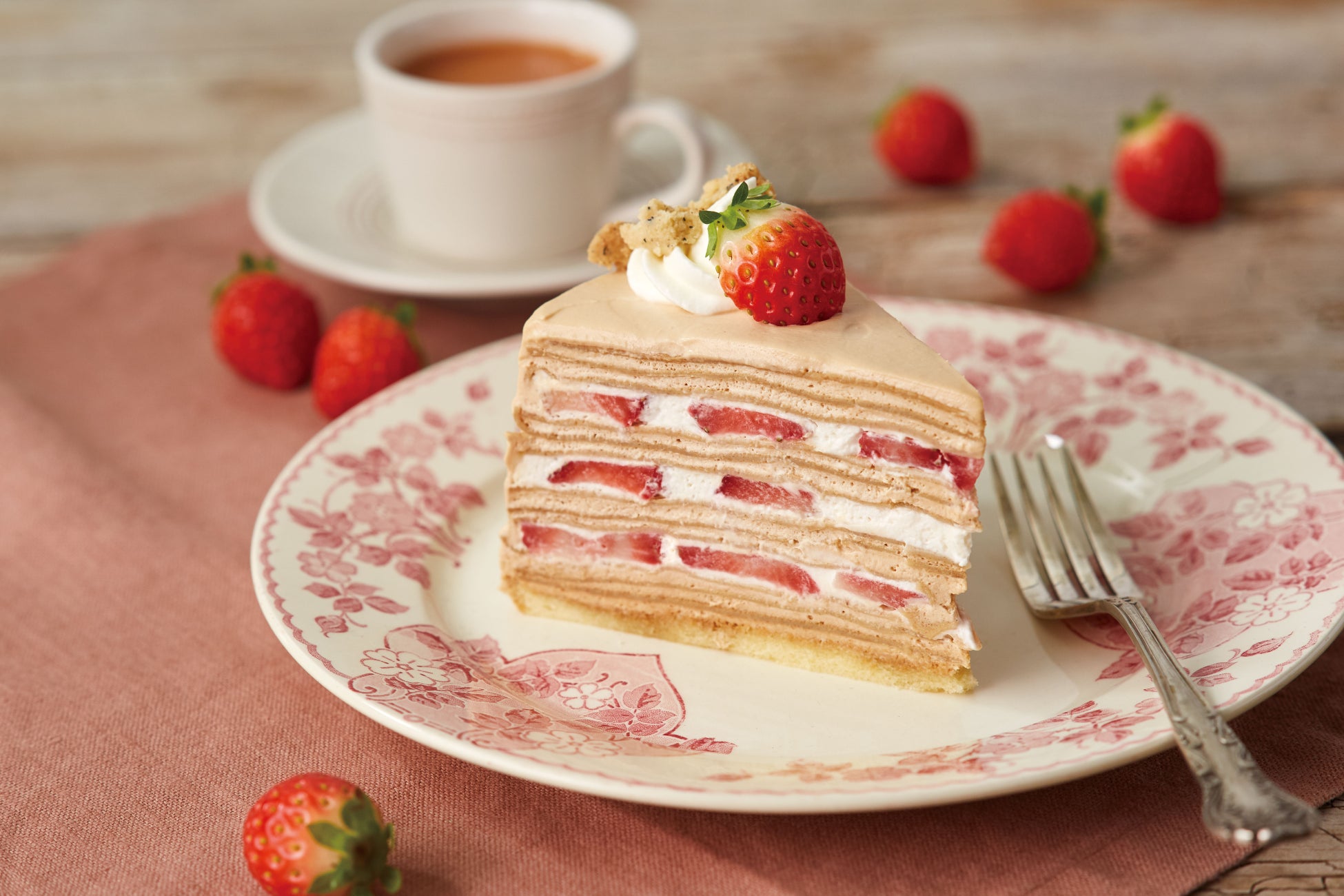 苺のミルクレープケーキ