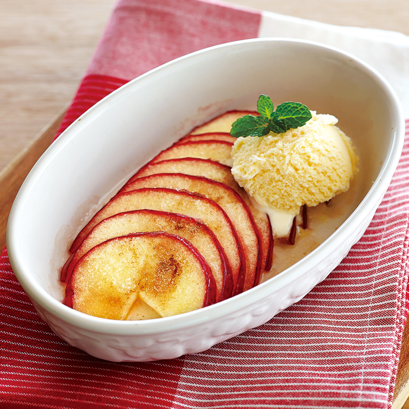 丸ごと焼きリンゴ。ジューシー！オーブンで焼くだけ簡単スイーツ