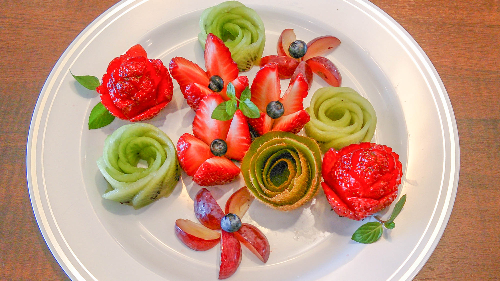 いちご飾り切り「ジグザグフラワー 木の葉 ハート スライス」