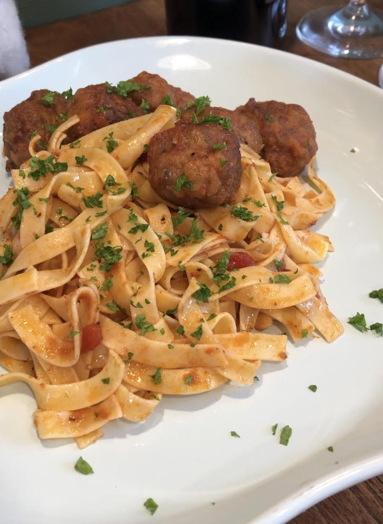 朝は“コーヒーだけ”が多いけど チーズパイや濃厚なヨーグルトもおいしい「ギリシャの朝ごはん事情」ギリシャAll About