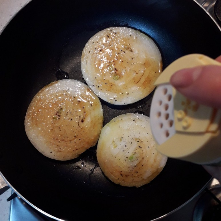 豚トロのシンプル炒め