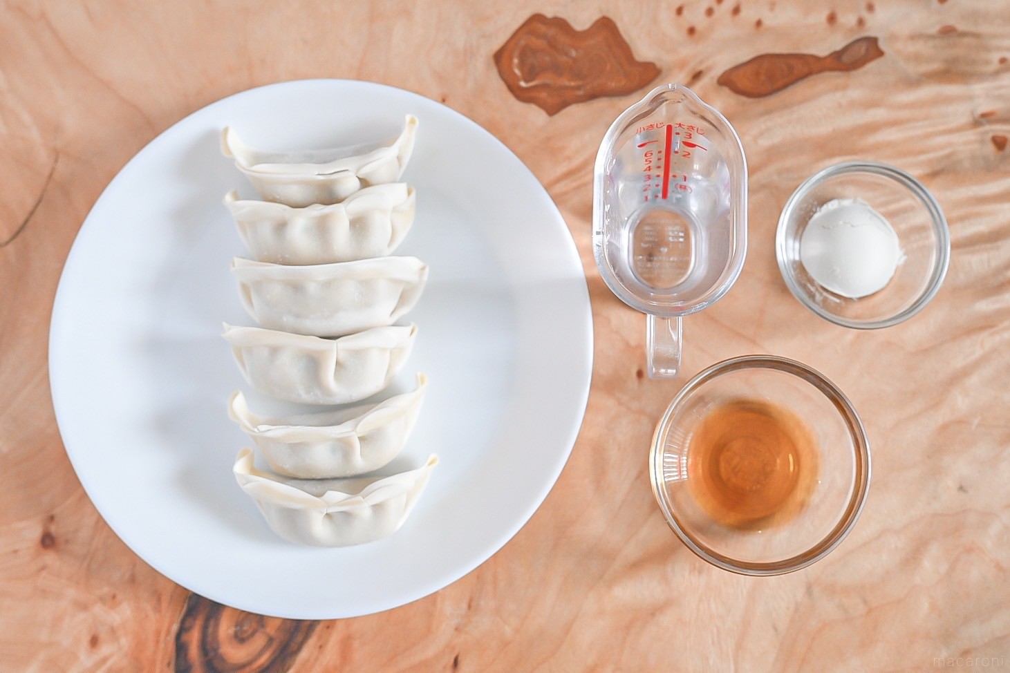 レトルト餃子の水溶き片栗粉焼き