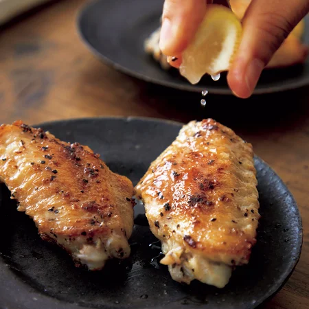 やみつきパリパリ食感 鶏手羽塩焼きと甘辛味でご飯がすすむ 鶏手羽たれ焼きごちそうレシピfun okinawa～ほーむぷらざ～
