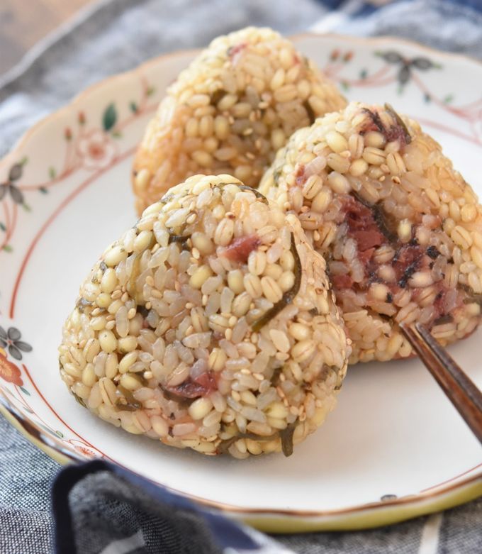 カリカリ梅のツナマヨおにぎり