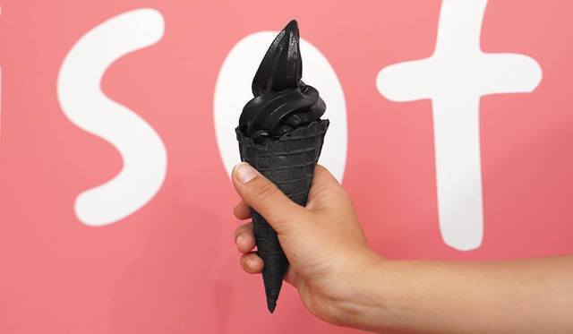 前にお仕事終わりに可愛い ソフトクリーム﻿食べた🍦🍓﻿ ﻿ 映えだね〜ᐠ ♡ ᐟ﻿ ﻿ ﻿ ﻿ ﻿築地東京カフェいちごスイーツ築地そらつき