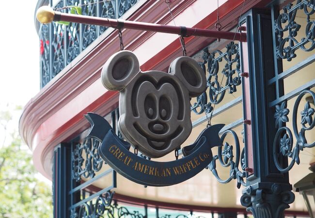 Amazon.co.jp:買い物袋付き・東京ディズニーリゾート限定 ミッキーマウス ワッフルクッキー TDR お菓子 お土産 ディズニー グッズプレゼント : 食品・飲料・お酒