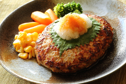 女性が婚活でプロフに書くべき得意料理はハンバーグ！モテないメニューもご紹介 - 縁結び大学