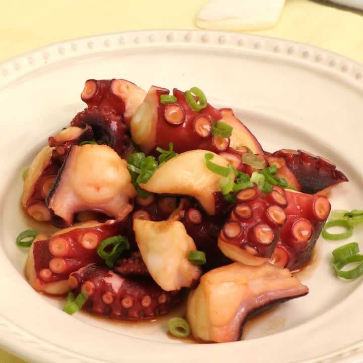 タコの旨みがシンプルに味わえる。タコのやわらか煮