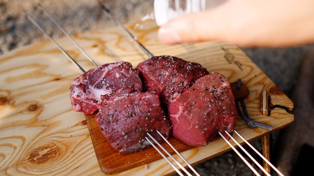 中南米の肉料理！ブラジルのシュラスコ│キャンプ飯レシピ│キャンプ飯：LOGOS