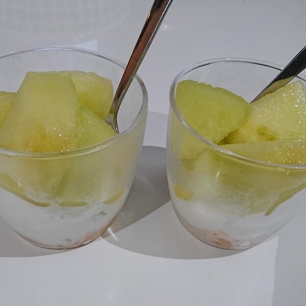 特別な日のお祝いに！贅沢丸ごとメロンパフェの作り方UNAU MAGAZINE ウナウマガジン-理想の暮らしと住まいを探そう