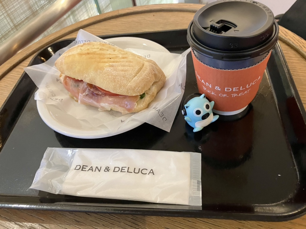 DEAN & DELUCA 焼きドーナッツでつくる2種のサンドウィッチが新登場。「ドーナツサンド」株式会社ウェルカムのプレスリリース