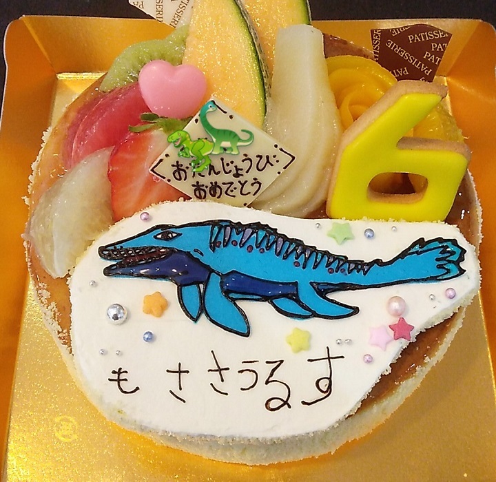 限定コラボ ”大恐竜博タルト”恐竜の卵型スイーツ登場！？ 