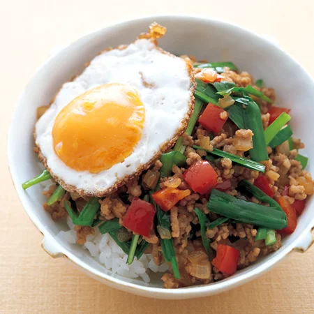 ひき肉どんぶりのレシピ おすすめの30選を紹介クラシル