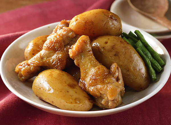 見た目華やか♪お祝いサンドイッチケーキ「スモーガストルタ」