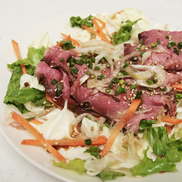 ローストビーフとベビーリーフのサラダ