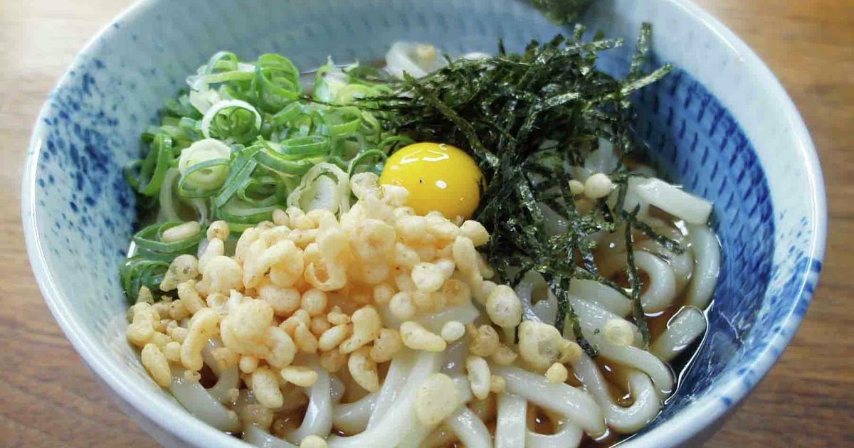 白だしと醤油を混ぜるだけ、美味しいかけ汁完成！丸亀製麺の、とろ玉うどんをお家で