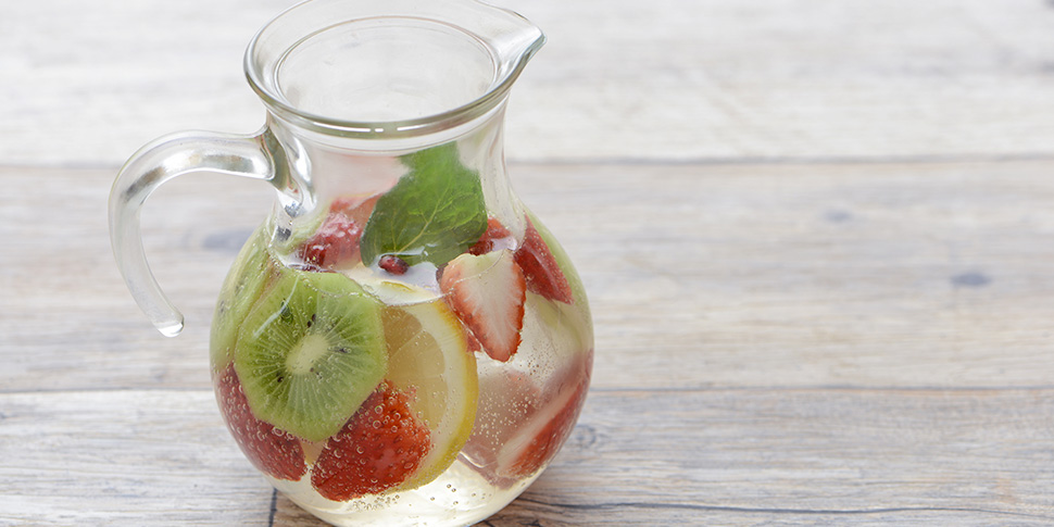 体にうれしい常備ドリンク！話題の野菜カフェが教える「フレーバーウォーター」の作り方 - macaroni