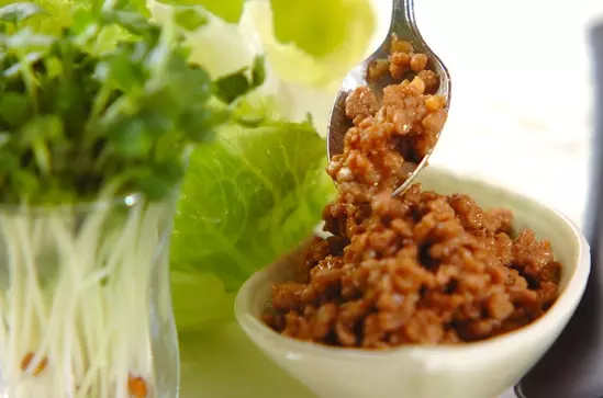 グリル野菜のそぼろ～レタス包み～東芝ライフスタイル株式会社