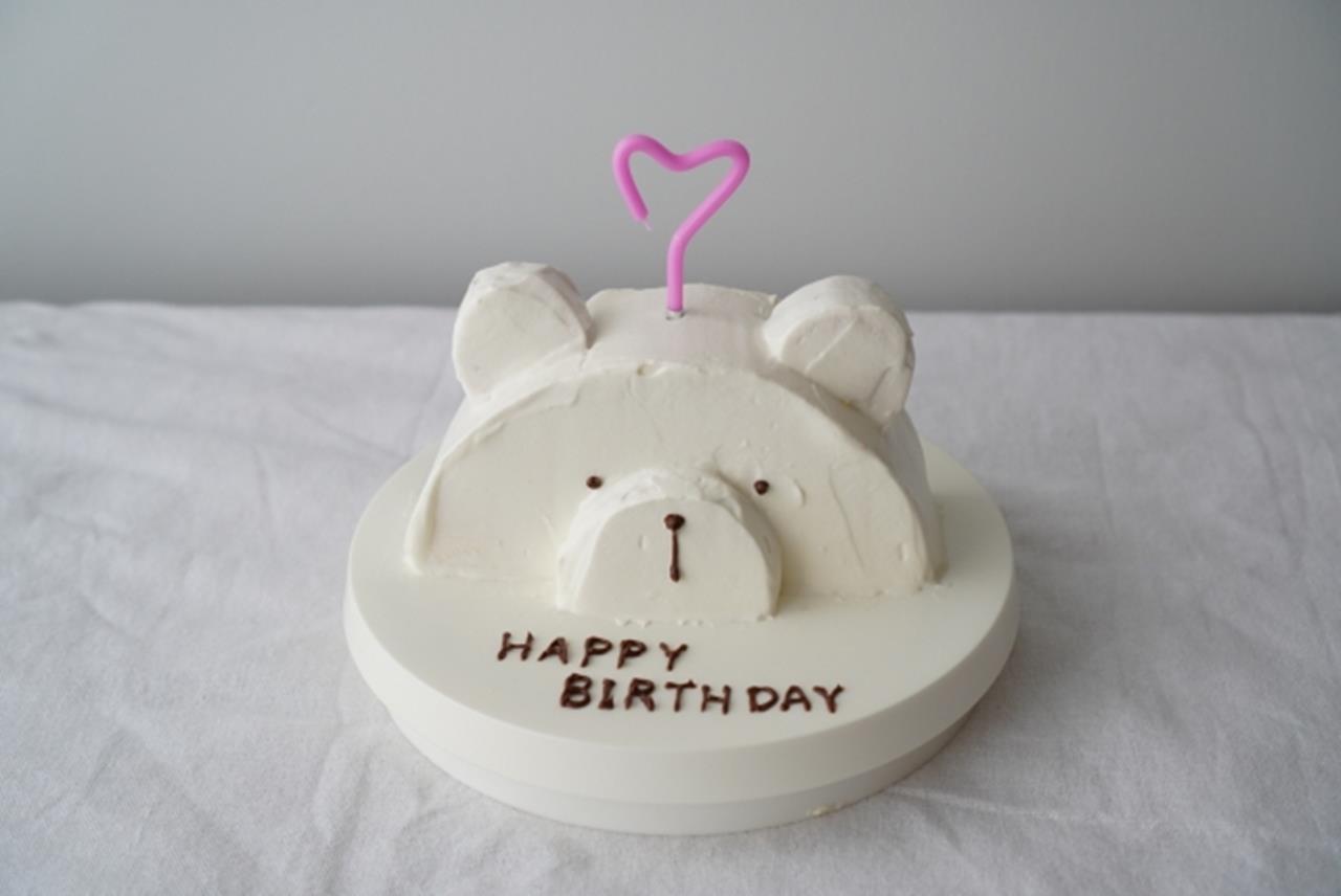 ハーフケーキ まとめ🌿 ⁡ 推しの誕生日はこれで決まり！ 韓国で大流行中のハーフケーキ🎂💓 お店で買うのも良いけど、いちごスペシャルで簡単に作れちゃうからぜひやってみて！😍✨⁡ . 投稿者さん ⁡ @pureheart.yuu @tomo.n1212 @miyuuuuuu_0214 @kaori.k22 @_a_i_o_o