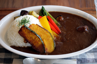 パプリカでカレーを色鮮やかに！いろいろなカレーに挑戦しよう！食・料理オリーブオイルをひとまわし