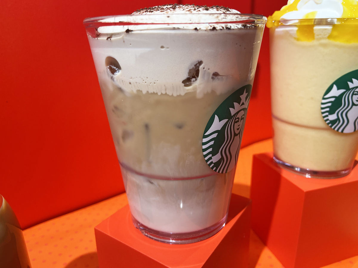 スタバ新作2025年3月 コーヒー牛乳→イチゴ風味に味変！「春空