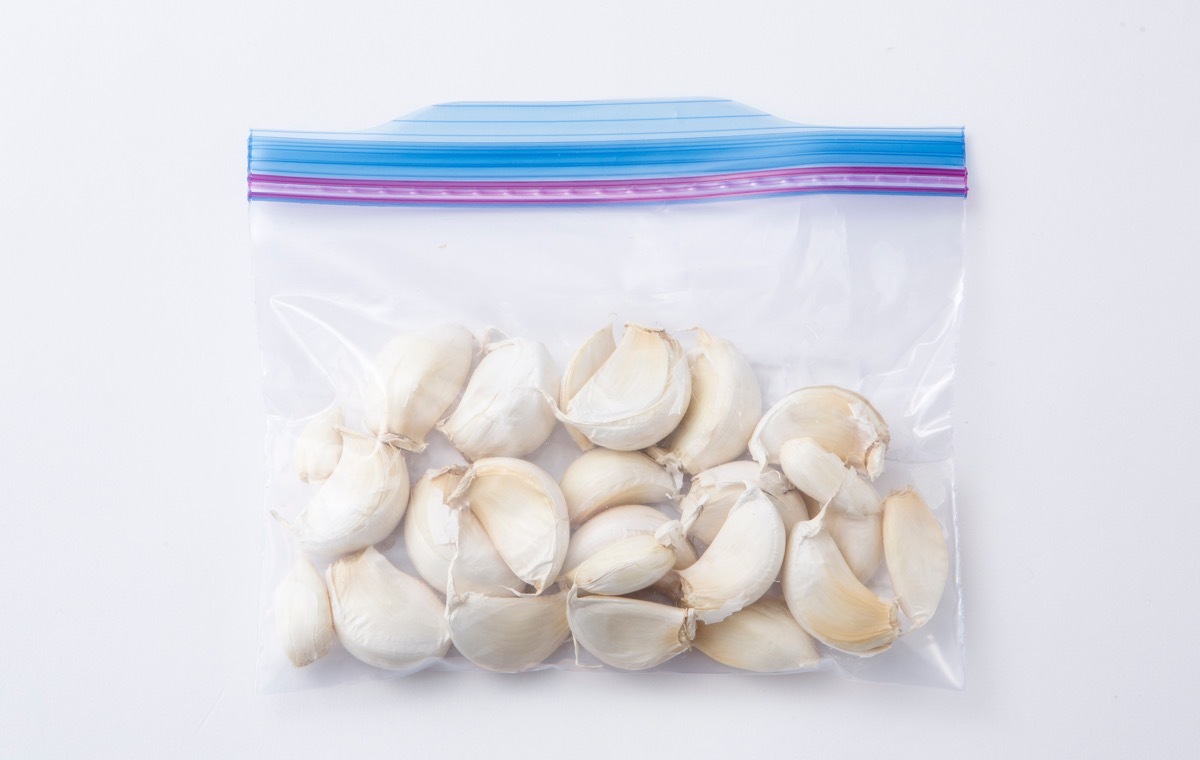 韓国式！にんにくの長期保存方法。みじん切りにすると料理が楽♪ 冷蔵冷凍OKカライチ