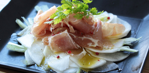 生ハムのカロリーと糖質量！ダイエット中でも味方になるおすすめレシピ15選 - macaroni