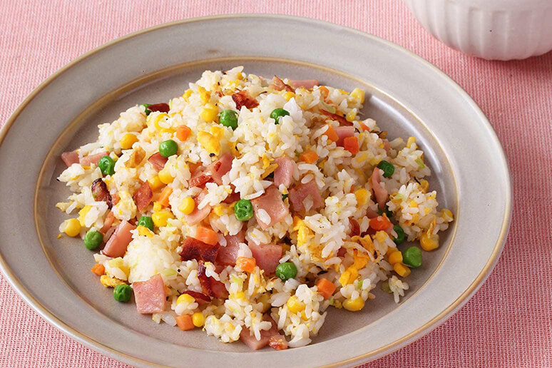 芳醇なだしと野菜の甘みがアクセント 「あさりと彩り野菜の炊き込みご飯」SATETO さてと