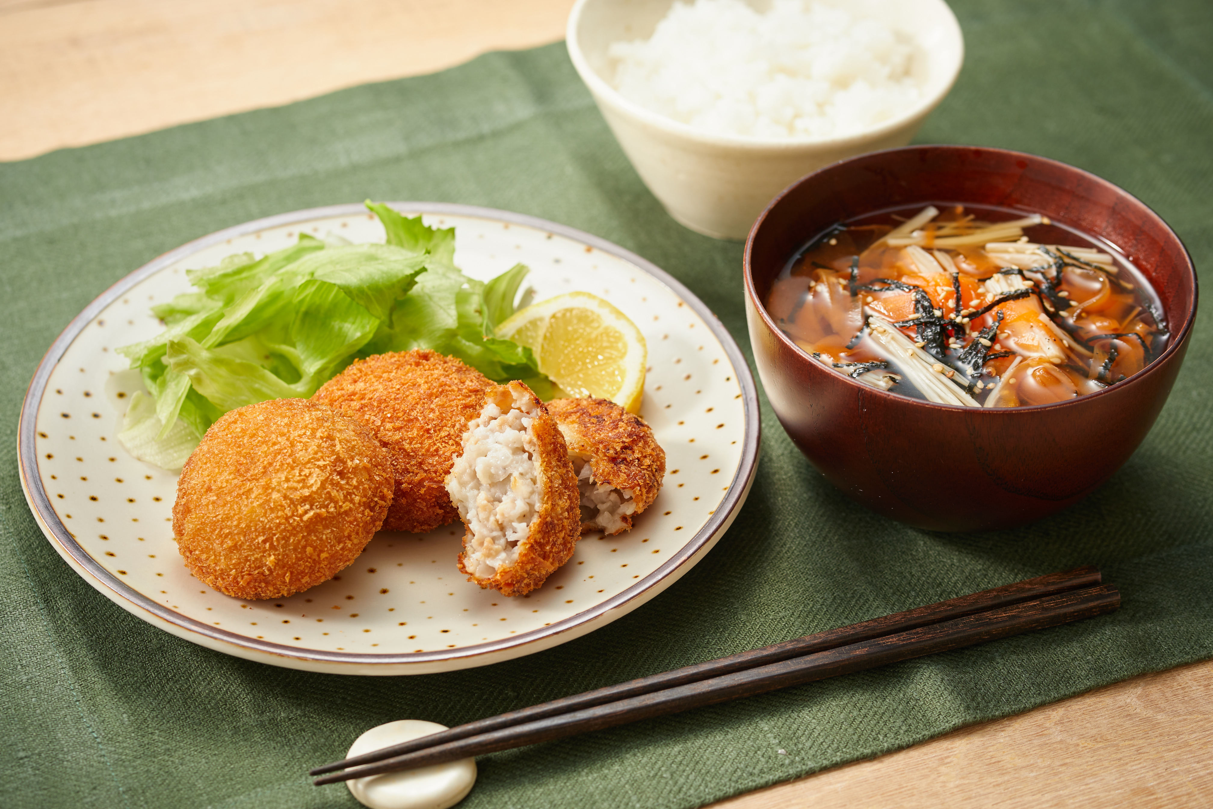 夜・カニクリームコロッケ、メンチカツ、きんぴらごぼう : 今日の献立