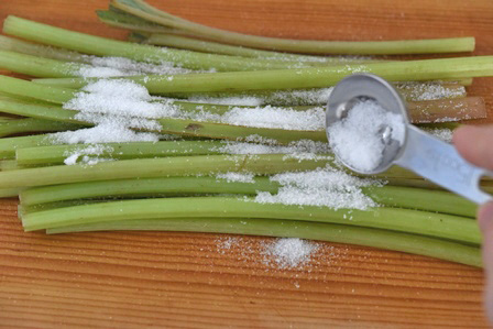 ふきのレシピ＆下ごしらえ あく抜き＆切り方と簡単レシピ2選カゴメ株式会社