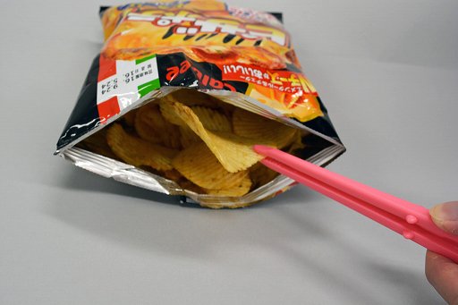 ポテトチップスはお箸で食べるの写真素材284425425 毎月1点無料 フリー のストックフォト イメージマート