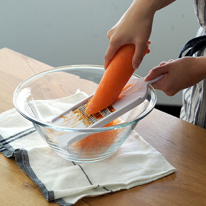 面倒な千切りがあっという間！貝印の「手のひらキャベツピーラー」料理家さんのレシピアマノフーズ公式ブランドサイト