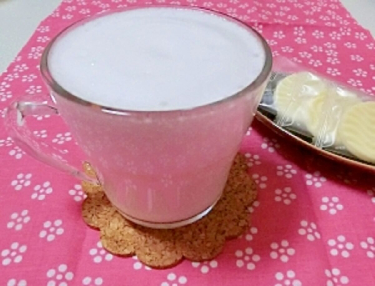 ホワイトホットチョコレート ・ ○ホワイトホットチョコレート ︎︎︎︎︎︎☑︎チョコレートソース追加 ︎︎︎︎︎︎☑︎ココアパウダー追加Tall:475 年中オーダー👌🏻 ・ ・ ᴾᴼᴵᴺᵀ💡⚪︎スタバの裏メニュー