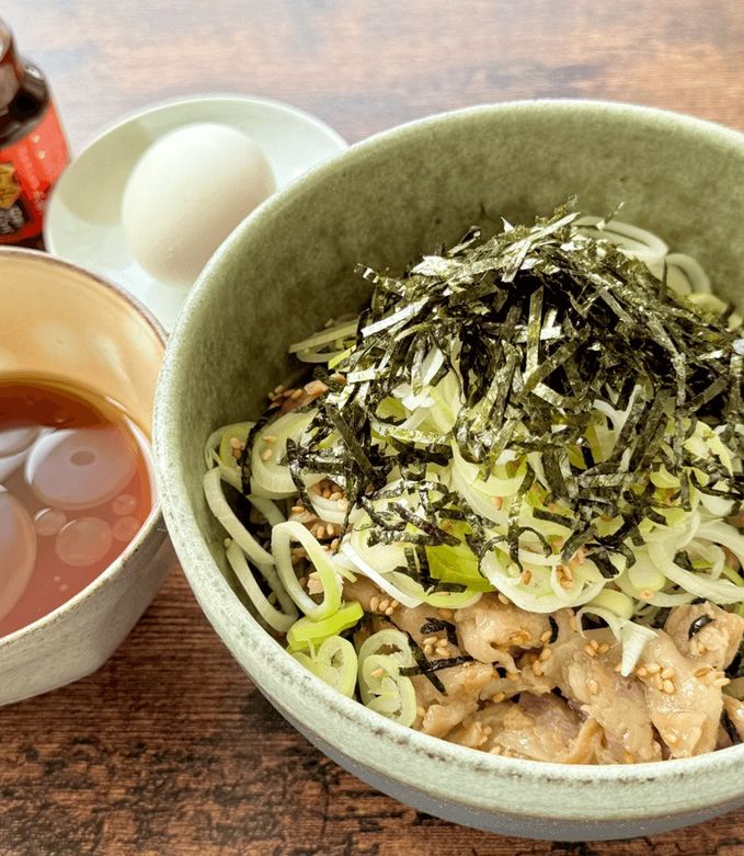 再現レシピ 幻の「肉そば二郎」風！家で楽しむオリーブオイル香る冷たい肉そばオリーブノート公式 - カラダに美味しい、オイルのノート