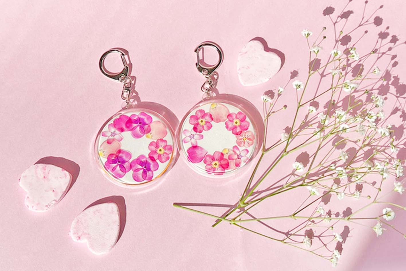 100均セリアの材料で作る 大人かわいいイニシャルキーホルダー - ハンドメイドチャンネル