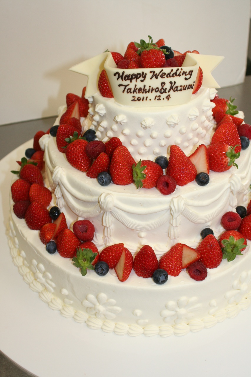 アーモンドプラリネとデコレーションケーキ : パンとお菓子と美味しい時間パン教室ココット