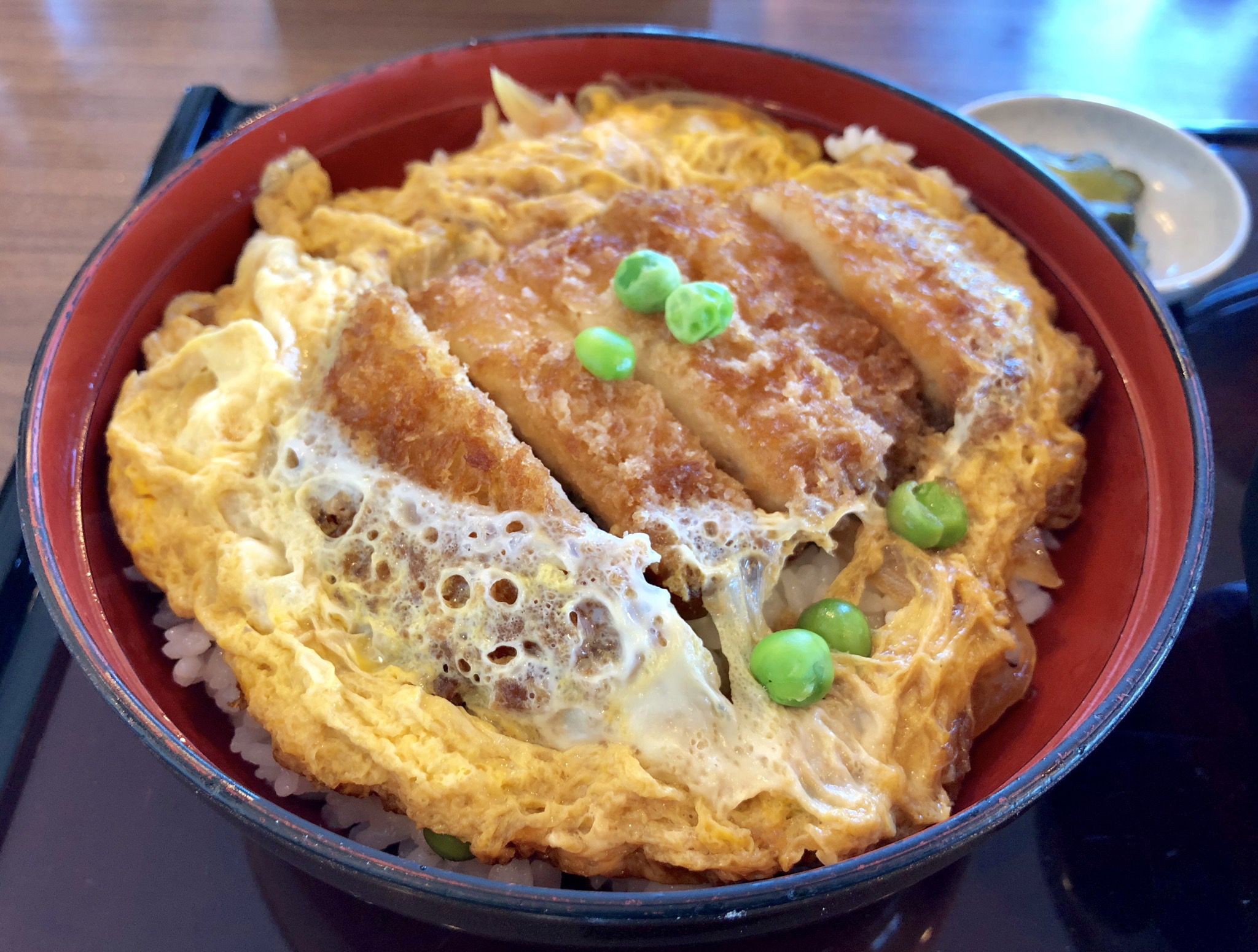 sat.21 Oct.2023 おはよう 友人が鎌倉の釜揚げしらす届けくれたので ごはん炊くの待ちきれなくて、 食パンにマヨしいてトースト、 しらすはふわふわだからそのままトッピング、パクチーにオリーブオイル、 花じーんちのレモンをぎゅっ、 ブラックペッパーごりごりに追い