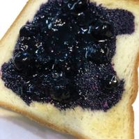 ウォーミングアップラクガキ 西区のハックルベリー @huckleberry_pan さんのファンで、何回か投稿でも紹介しておりますが、久しぶりに行けたのでメモ。ガレット・デ・ロワは、漫画 こち亀 とかで見てずっと気になりつつ、ホールで食べるような機会もなく・だったん