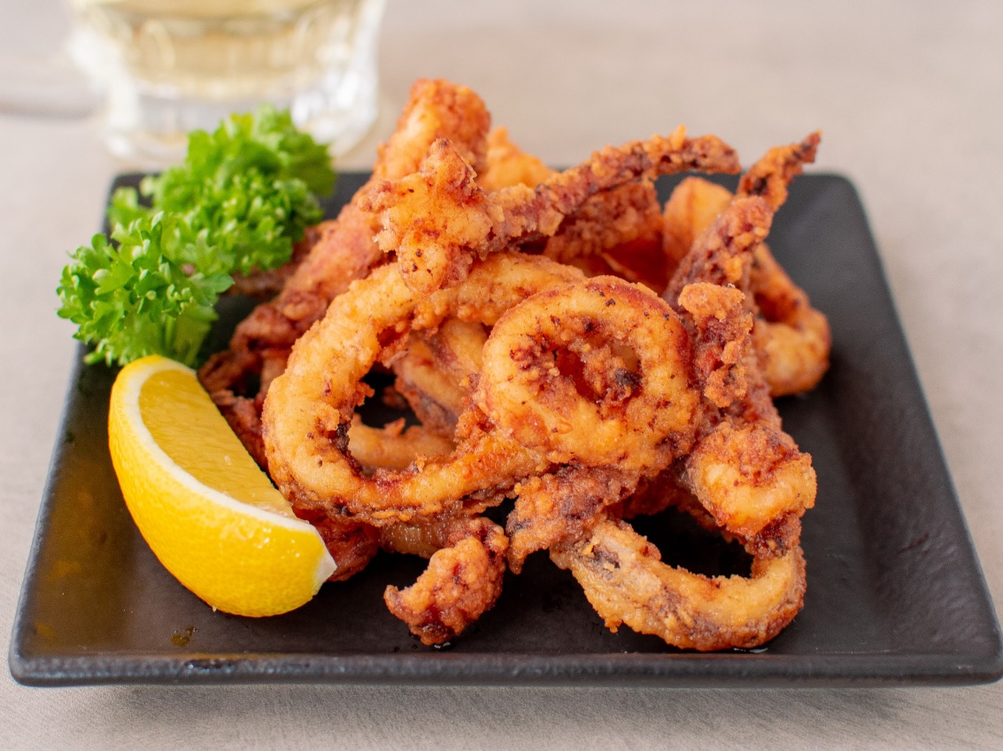 白身魚のから揚げピリ辛ソース