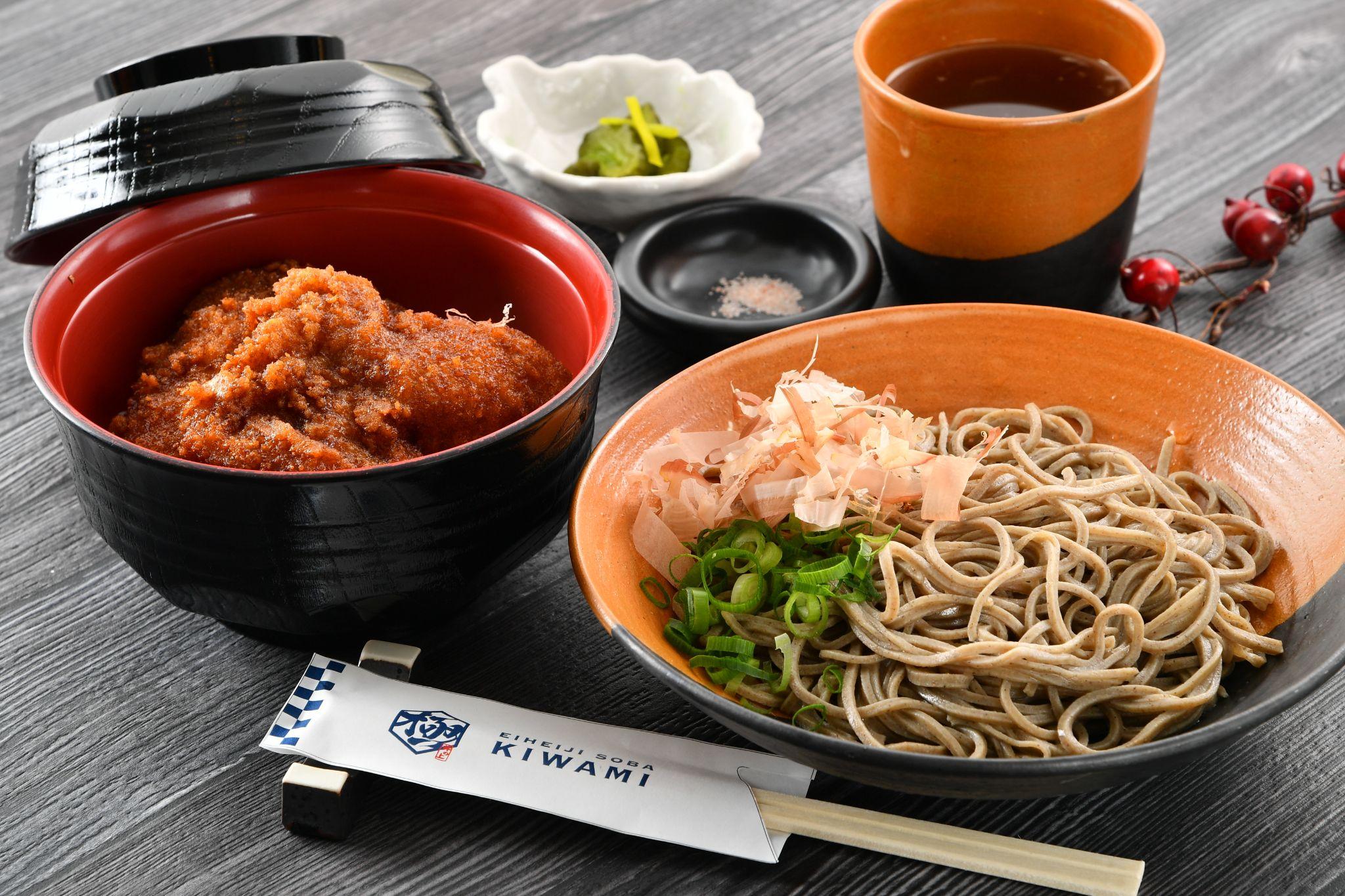 ソースカツ丼のソース越前そばの里