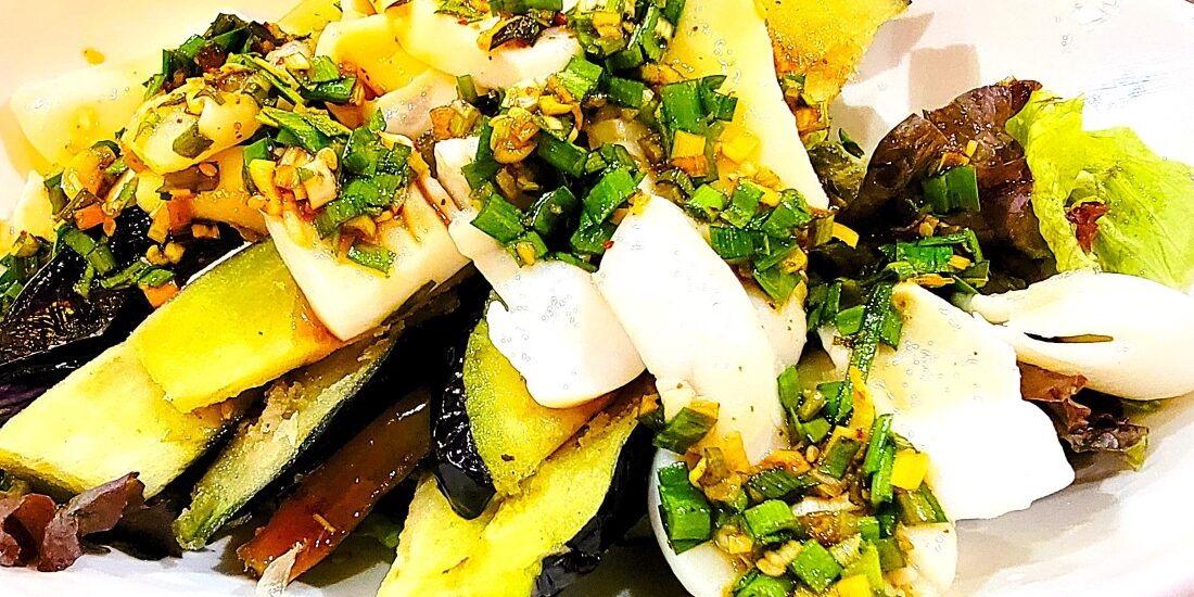 イカとニンニクの芽の炒め物