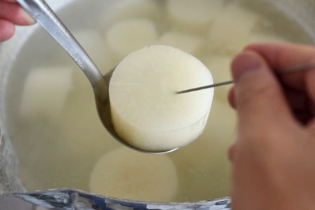 あると嬉しい作り置き常備菜レシピ。おでんの大根のレンジで簡単作り方。大根の大量消費に最高！ - つくりおき食堂