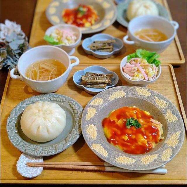肉まんと相性抜群な人気献立集。おかず・スープ・サラダなどおすすめレシピをご紹介folk