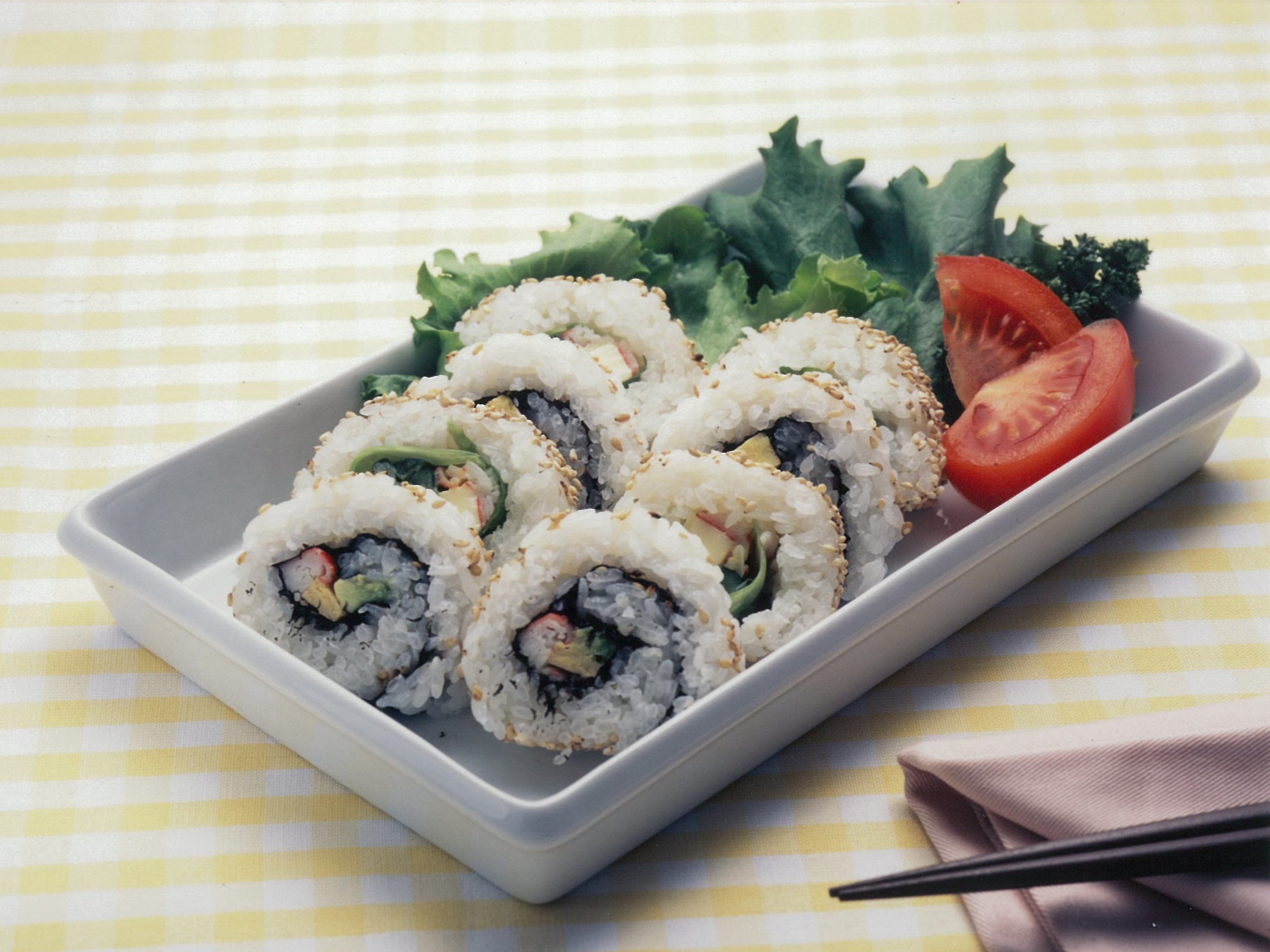 いぶりがっこが絶妙「カリフォルニアロール」レシピおにぎりより映える簡単“海苔巻き”２VERY