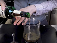 VINTAGE BARREL WHISKY COFFEE 強烈な個性で話題のウィスキーバレルコーヒーが 数量限定で浪漫コーヒーにも入荷しました✨インフューズドコーヒーの代表とも言われるウィスキーバレル🥃 ウィスキーの使用済み樽に生豆を入れ 約1週間の間隔で転がして1ヶ月以上寝かせる