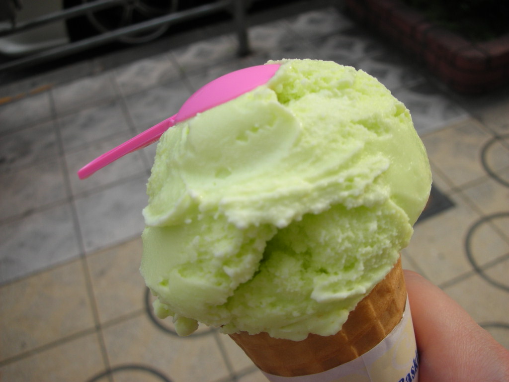 食べたい！という人は🍈 メロンの絵文字 で教えてね！ 『マスクメロン』🍈 メロンの風味を楽しめるように やさしい甘さのミルクで仕上げたクリーミーな味わい♬ ※無果汁 食べればあなたもメロンメロン😍！？ この投稿が気になったら保存も忘れずに💡サーティワン