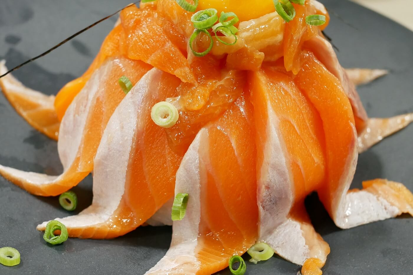 浅草梅園の粟 あわ ぜんざい 粟のお餅は冷めるとびっくりするくらい硬くなり味が落ちるので、熱々でなければ美味しくいただけませんから、じっとしていない男児を抱える身としては好物でしたが ずっと遠ざけていた粟ぜんざい。 遊び果てた息子が眠った瞬間に梅園に